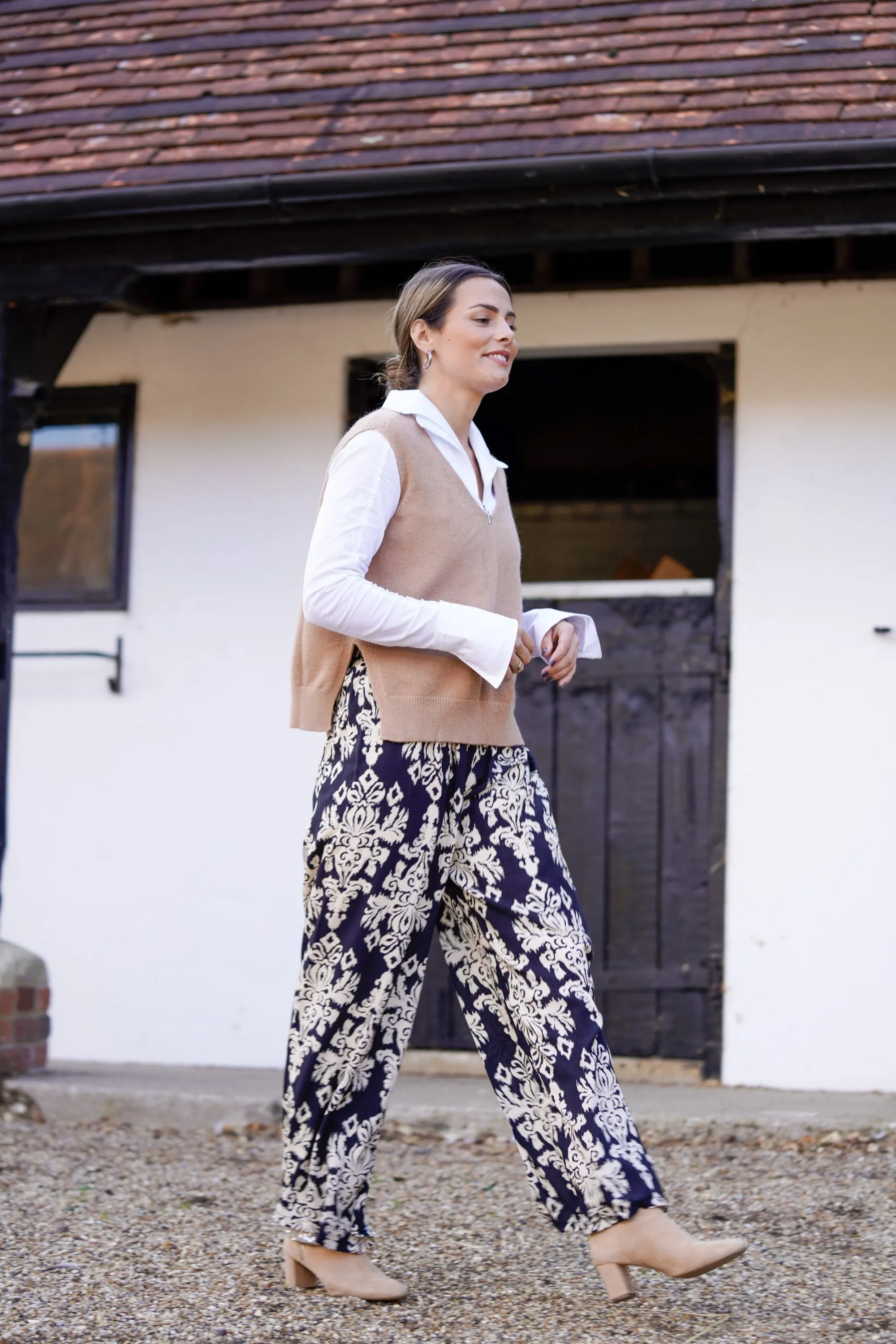 Elegant Damask Patterned Trousers