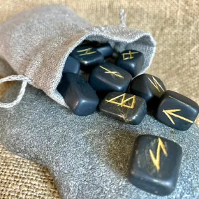 Rune Set in Linen Drawstring Bag