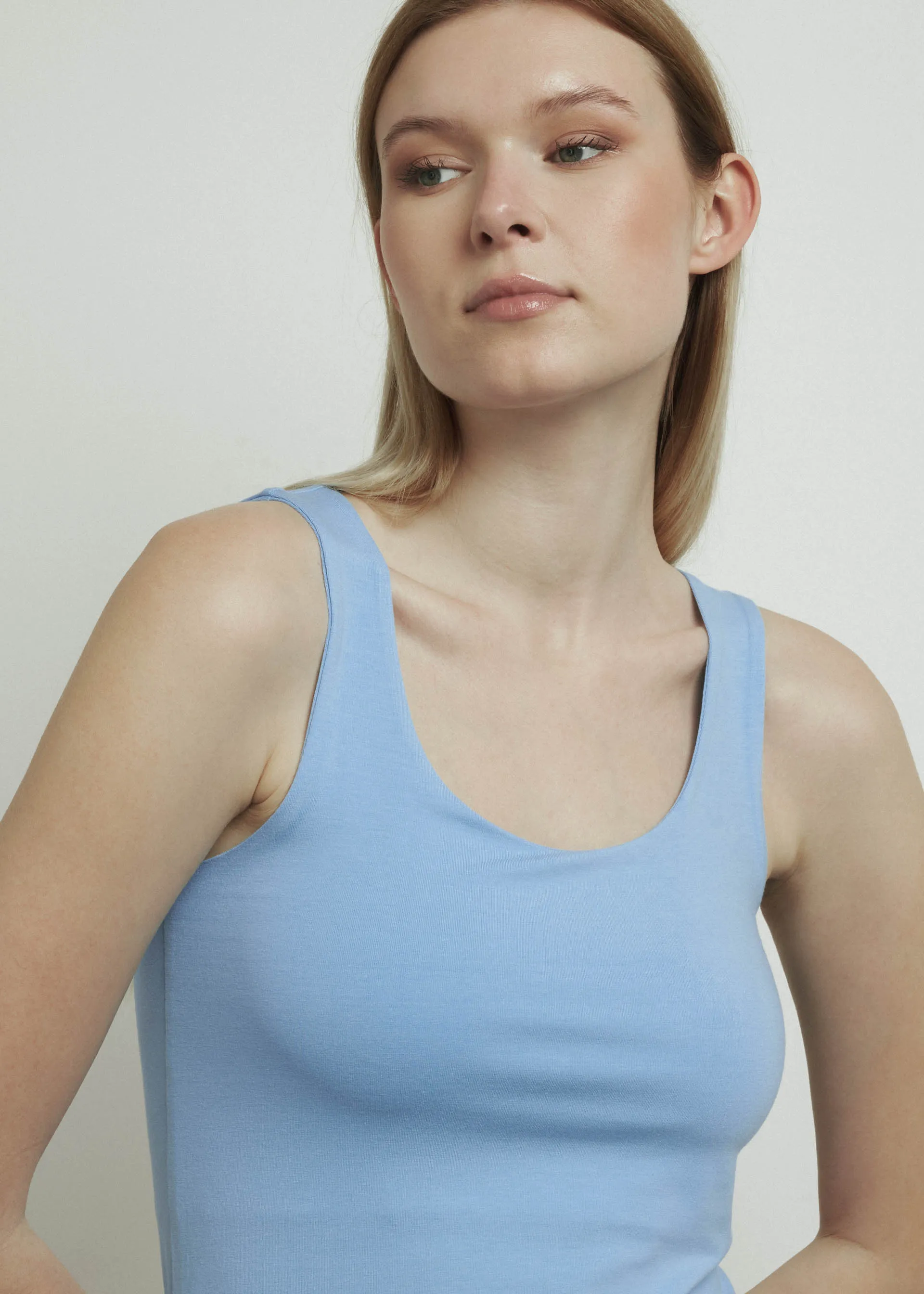 Solid color tank top