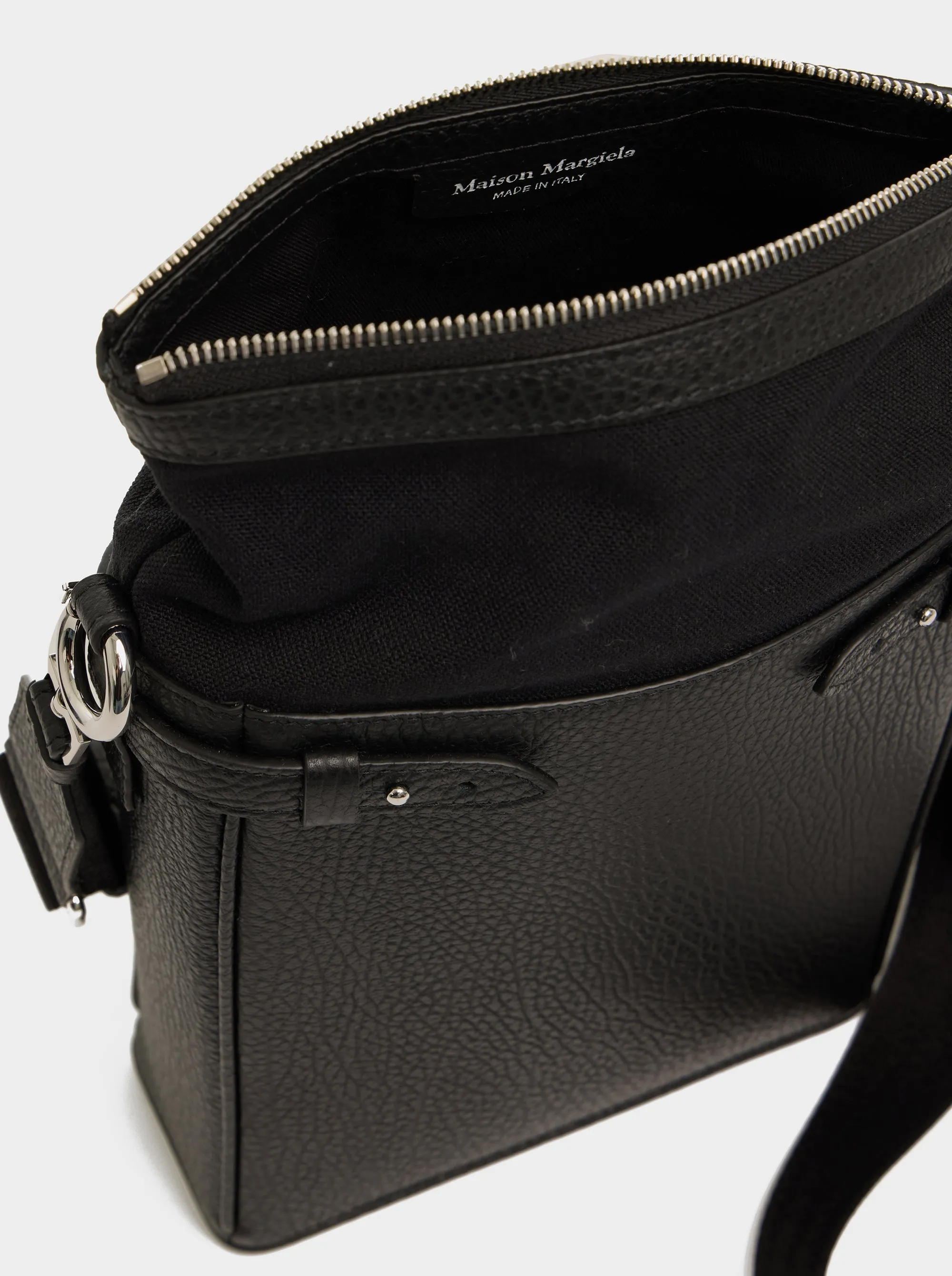 Vertical Camera Bag in Black